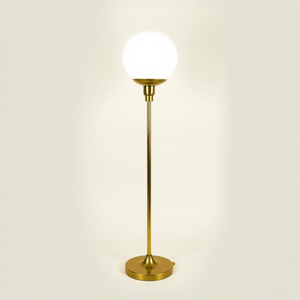 Kolekcja odrestaurowanych mebli vintage — Lampy